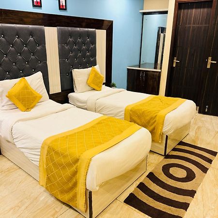 Airport Hotel Shivaka Inn ニューデリー エクステリア 写真