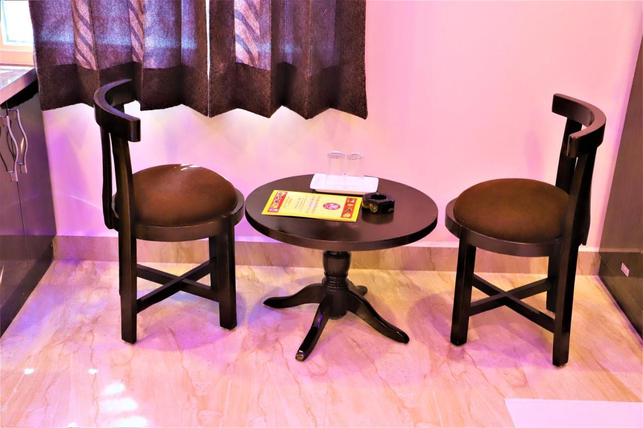 Airport Hotel Shivaka Inn ニューデリー エクステリア 写真