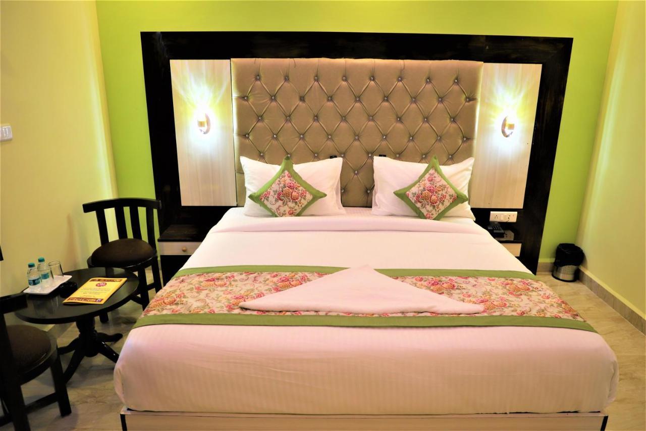 Airport Hotel Shivaka Inn ニューデリー エクステリア 写真