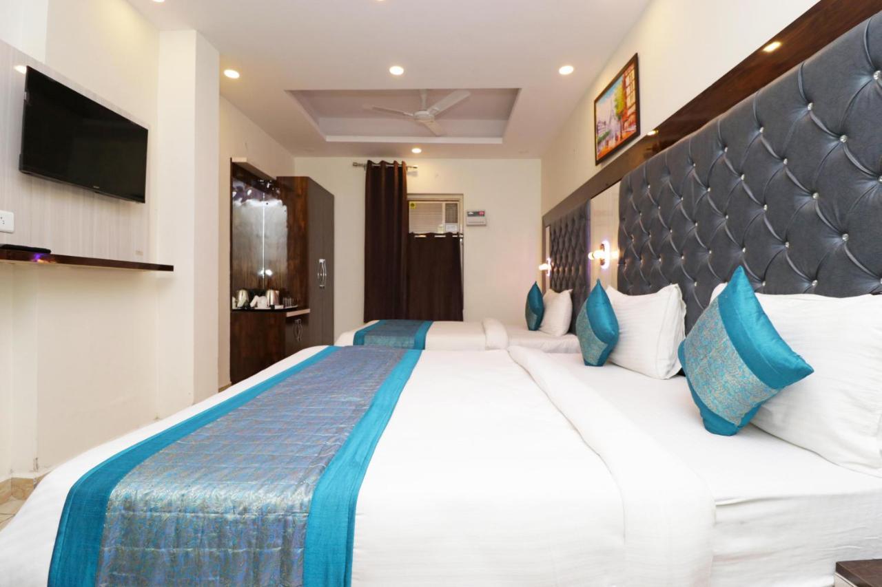 Airport Hotel Shivaka Inn ニューデリー エクステリア 写真