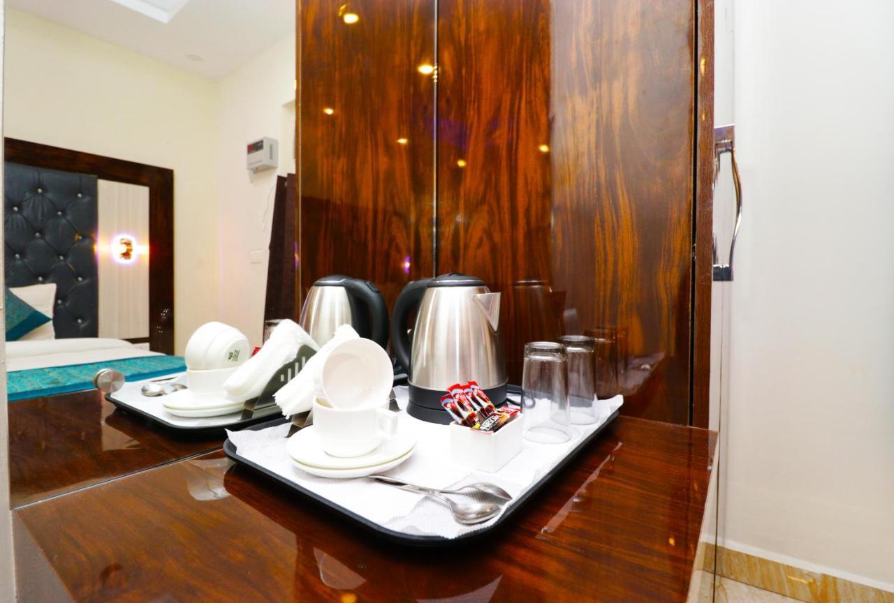 Airport Hotel Shivaka Inn ニューデリー エクステリア 写真