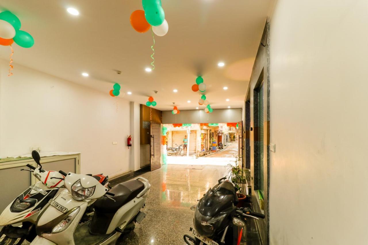Airport Hotel Shivaka Inn ニューデリー エクステリア 写真