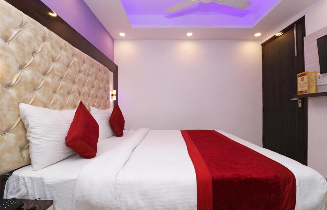 Airport Hotel Shivaka Inn ニューデリー エクステリア 写真