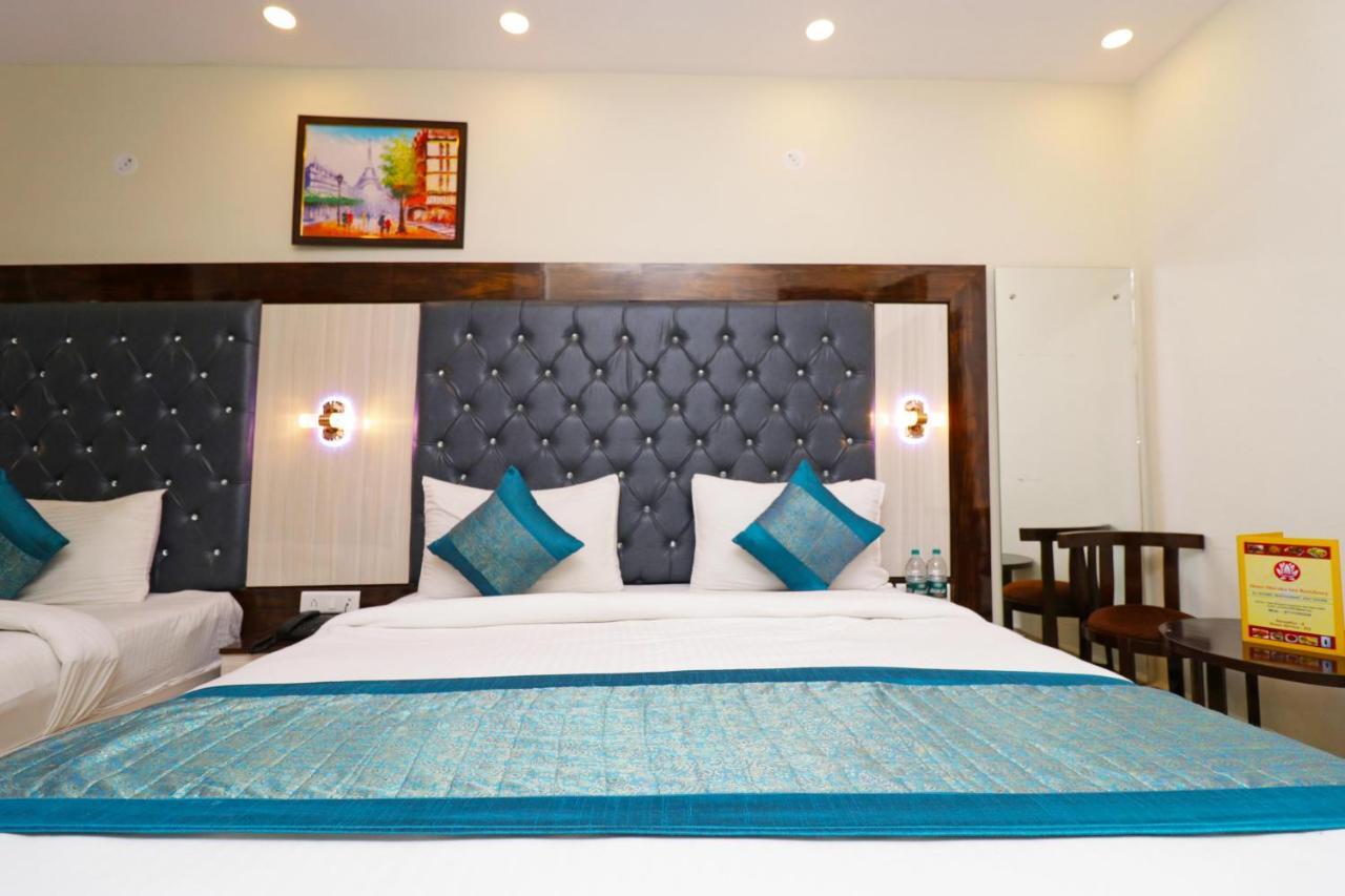 Airport Hotel Shivaka Inn ニューデリー エクステリア 写真